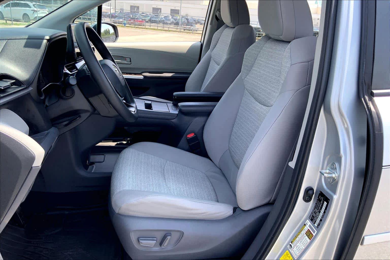 Used 2021 Toyota Sienna LE FWD image 8