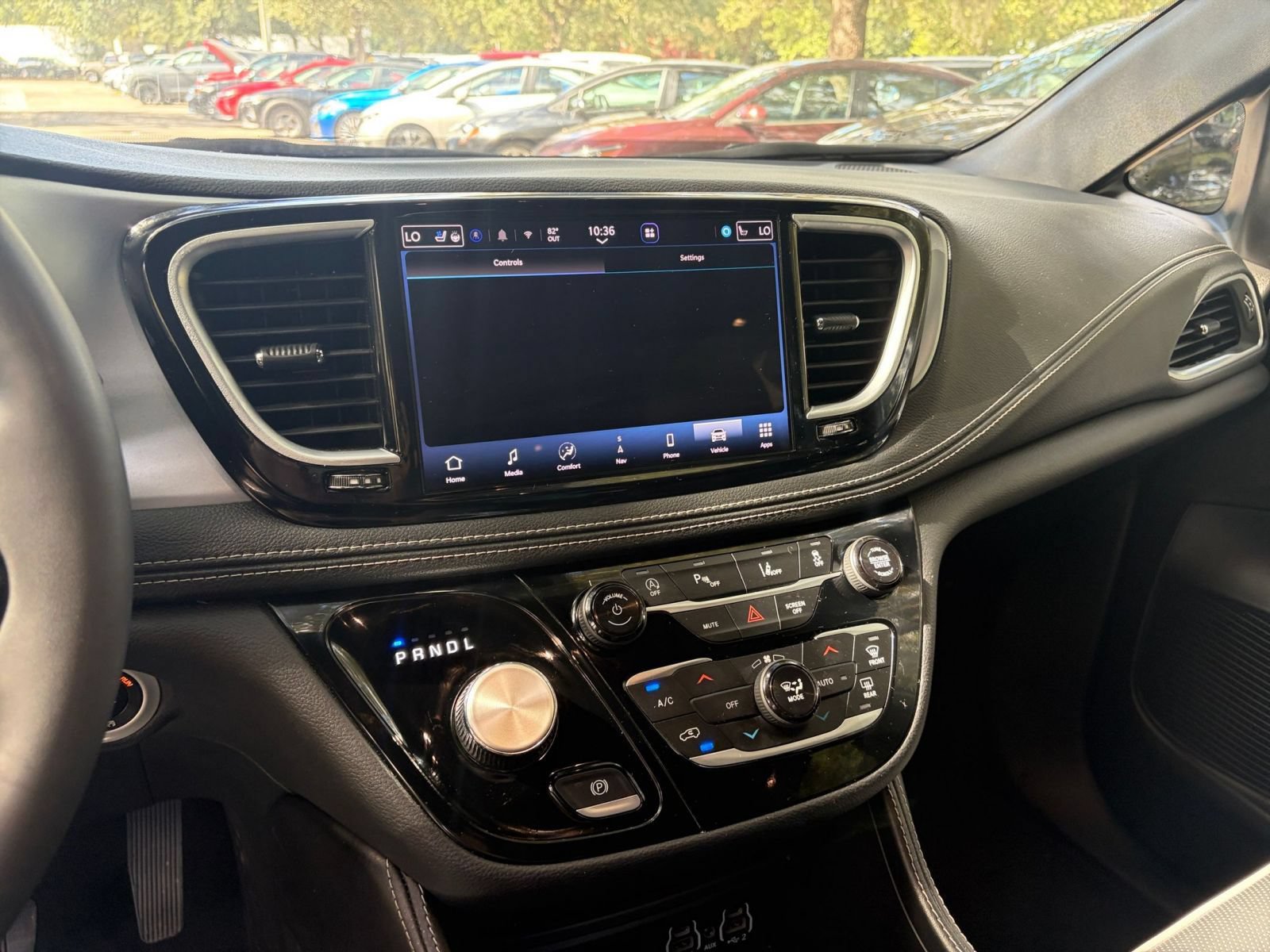 Used 2025 Chrysler Pacifica Limited FWD image 18