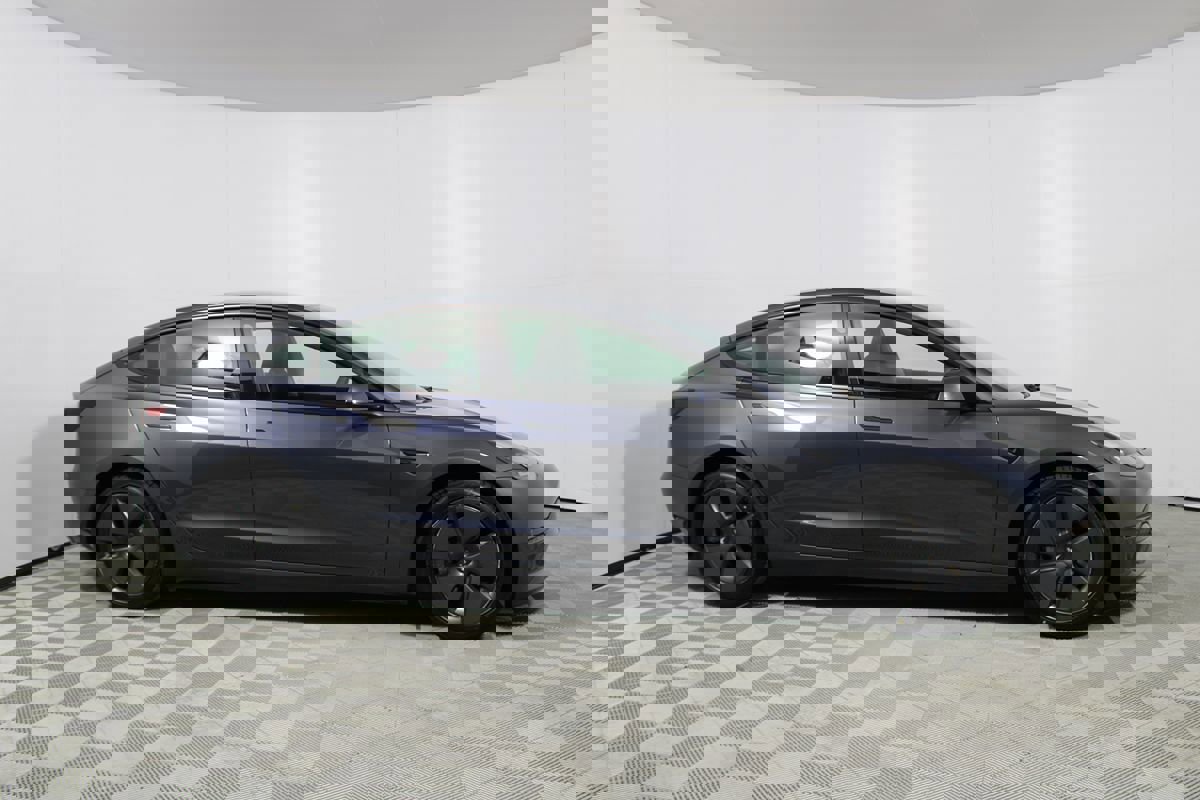Used 2023 Tesla Model 3 Standard Range image 31