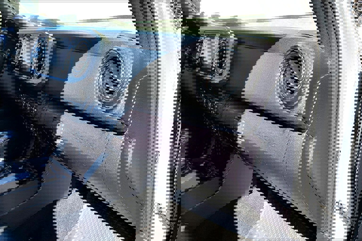 Used 2019 Toyota Tacoma TRD Off-Road w/ Technology Package image 16