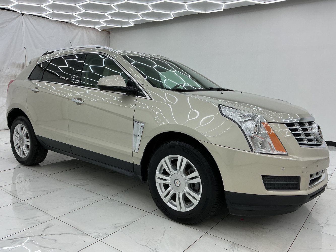 Used 2014 Cadillac SRX Luxury w/ Driver Awareness Package FWD image 7