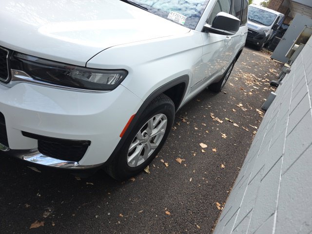 Used 2023 Jeep Grand Cherokee L Limited AWD/4WD image 3
