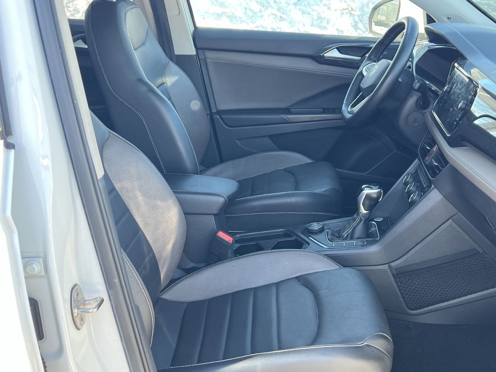 Used 2022 Volkswagen Taos SEL image 28