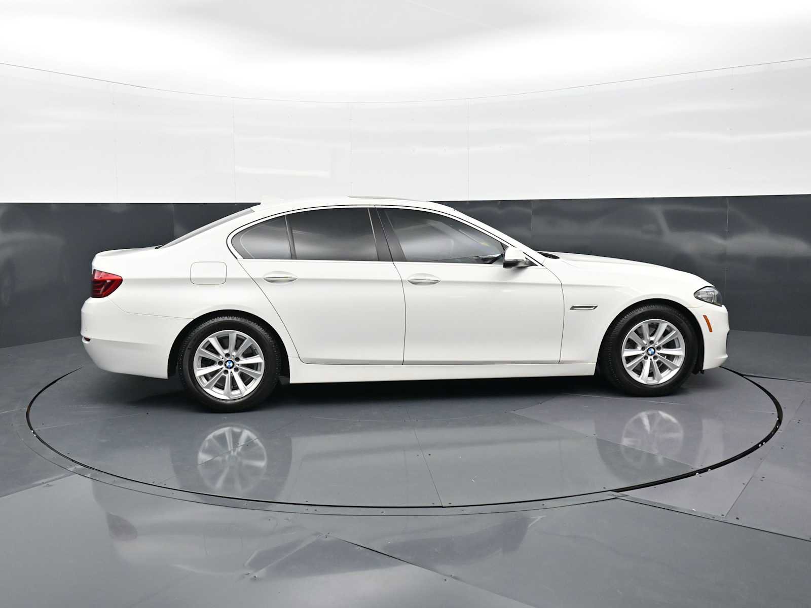 Used 2015 BMW 528i Sedan image 4