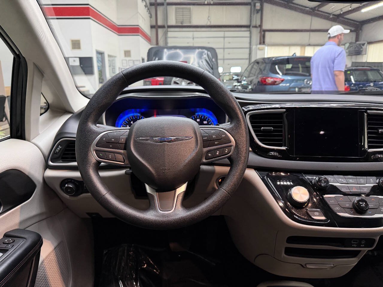 Used 2020 Chrysler Pacifica Touring w/ Advanced Safetytec Group FWD image 20