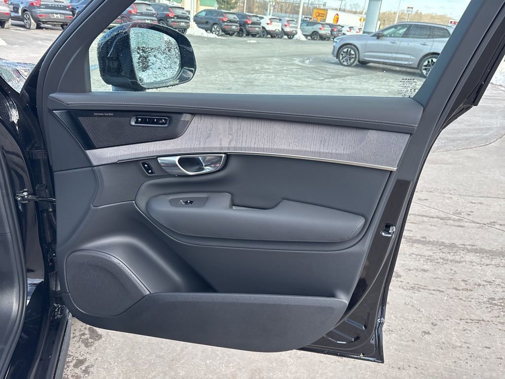 New 2026 Volvo XC90 T8 Ultra w/ Protection Package Premier image 36