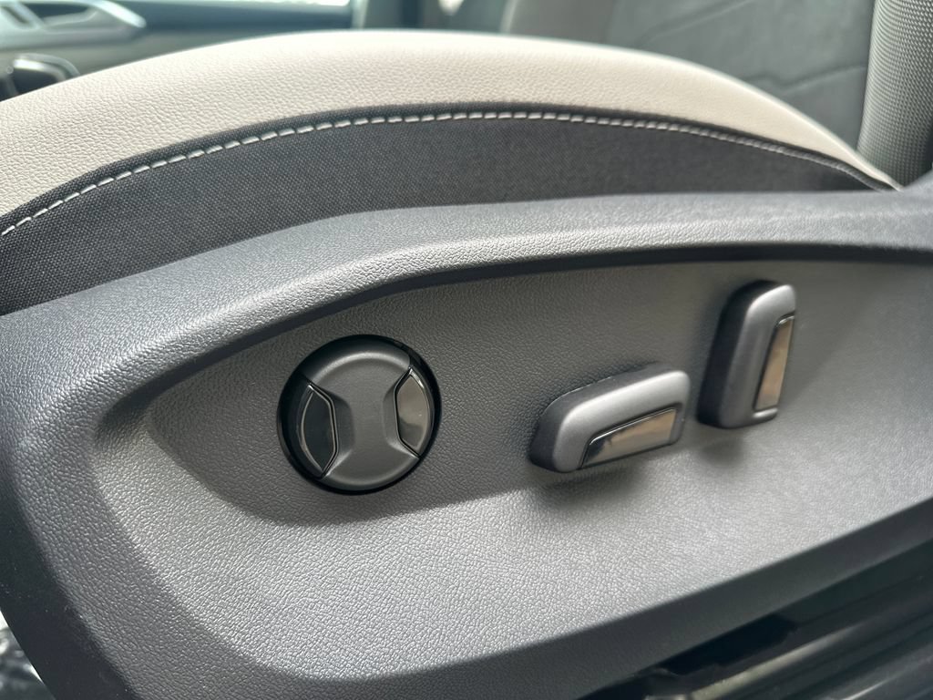 New 2026 Volkswagen Taos SE AWD/4WD image 9