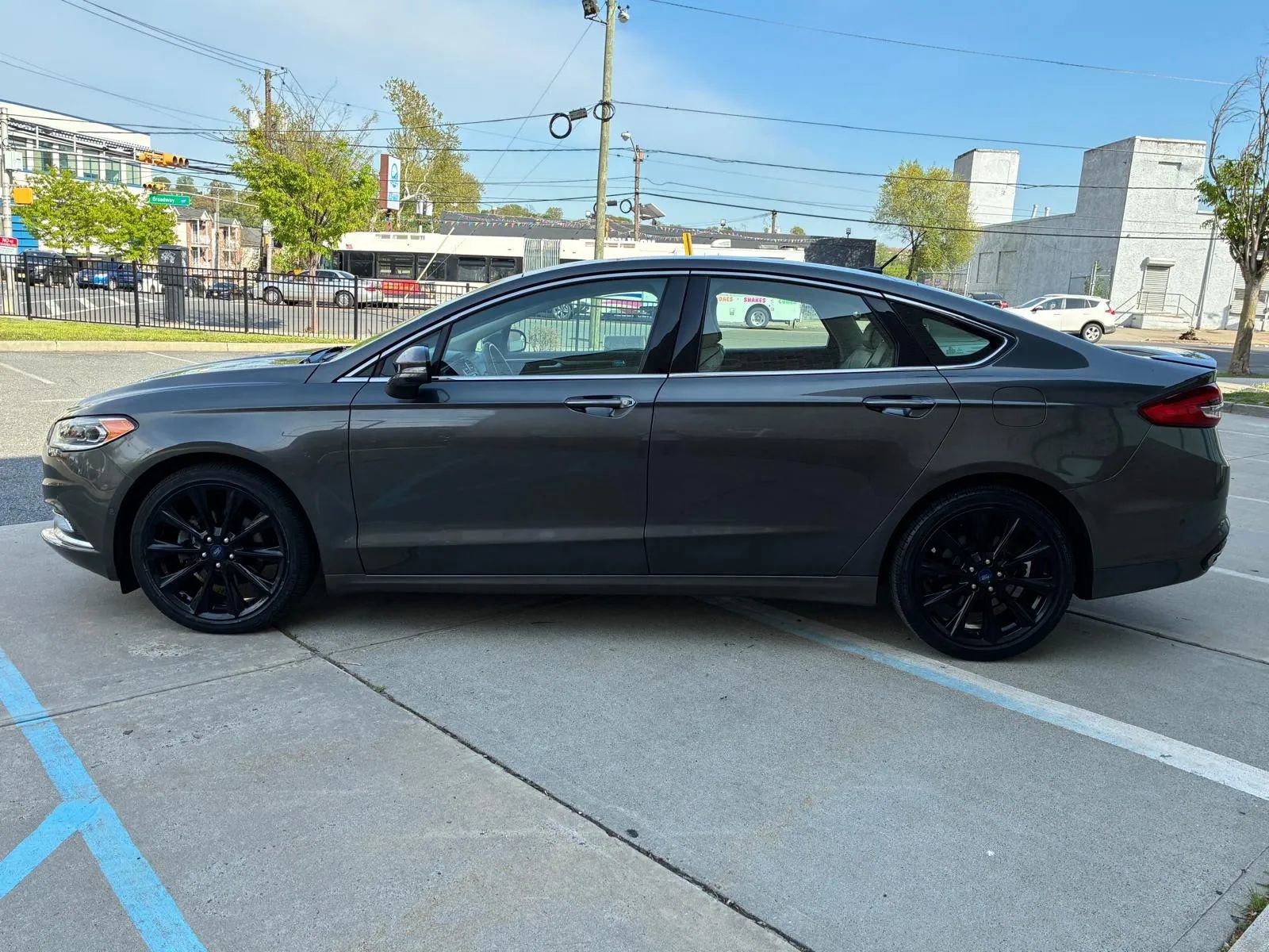 Used 2017 Ford Fusion Platinum AWD/4WD image 2