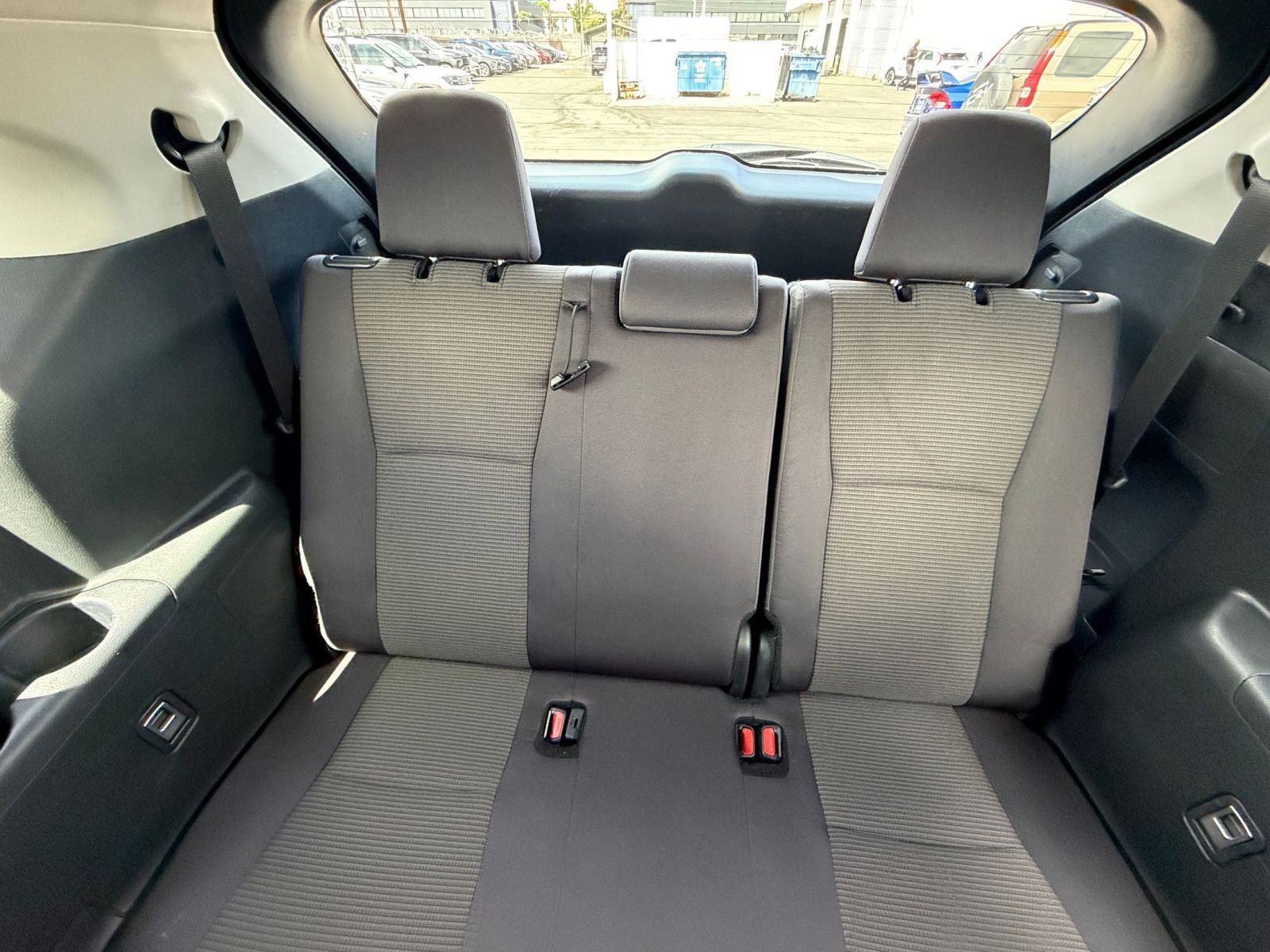 Used 2025 Toyota Highlander LE FWD image 29