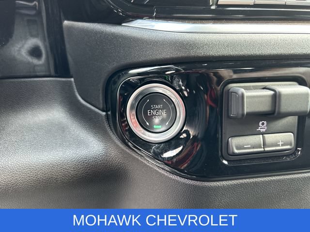 Used 2025 Chevrolet Silverado 1500 LT AWD/4WD image 17
