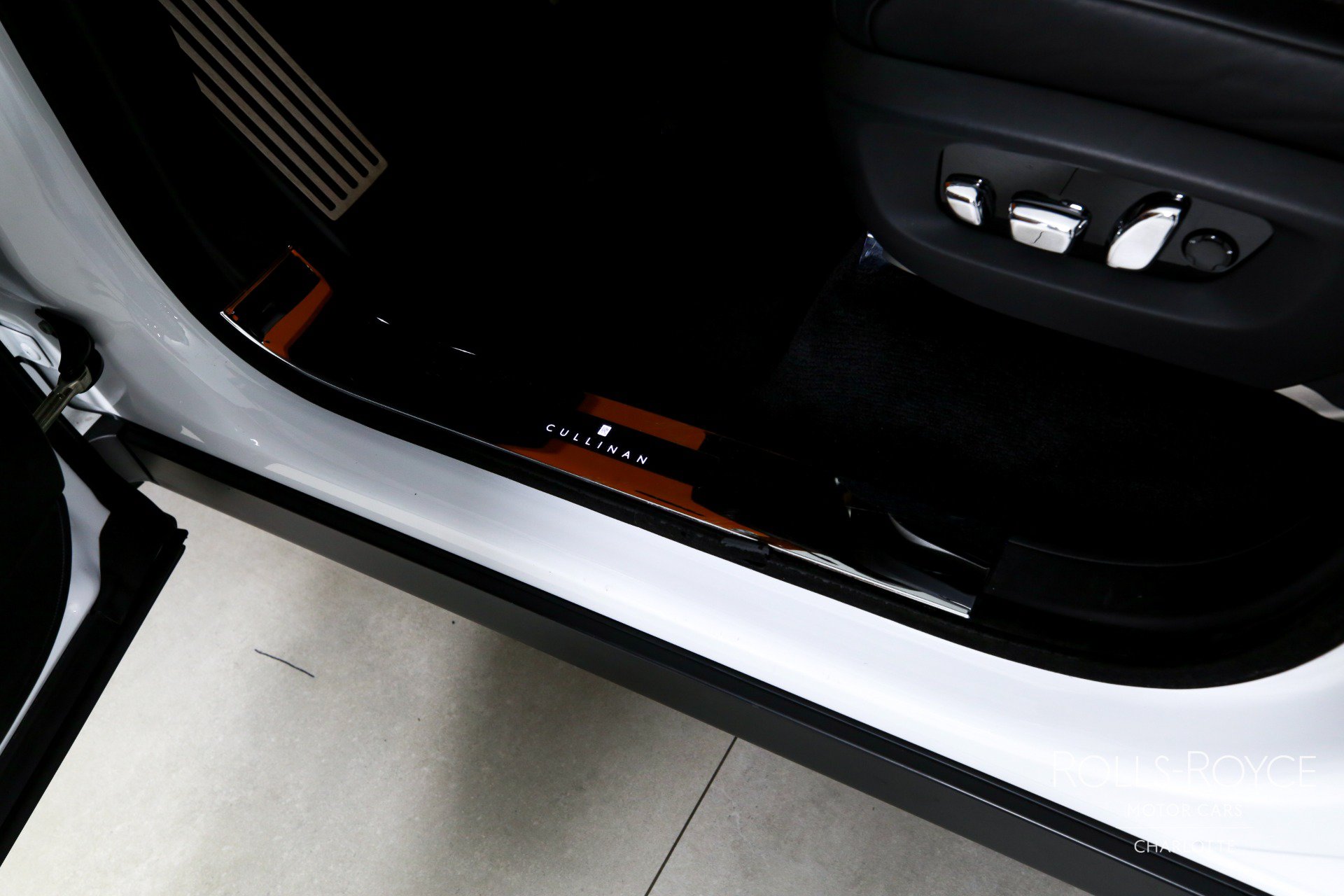 Certified 2020 Rolls-Royce Cullinan AWD/4WD image 16