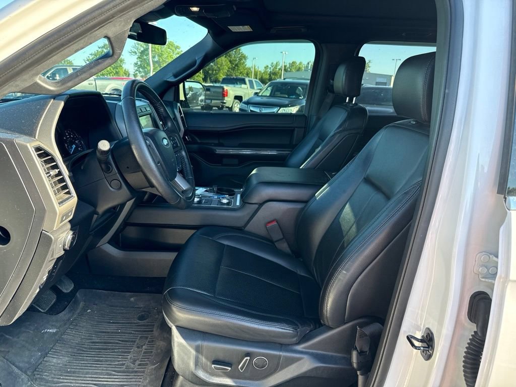 Used 2019 Ford Expedition XLT w/ Equipment Group 202A AWD/4WD image 15