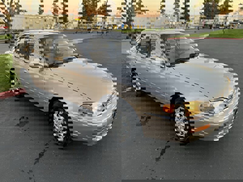 Used 1995 Toyota Camry XLE image 3