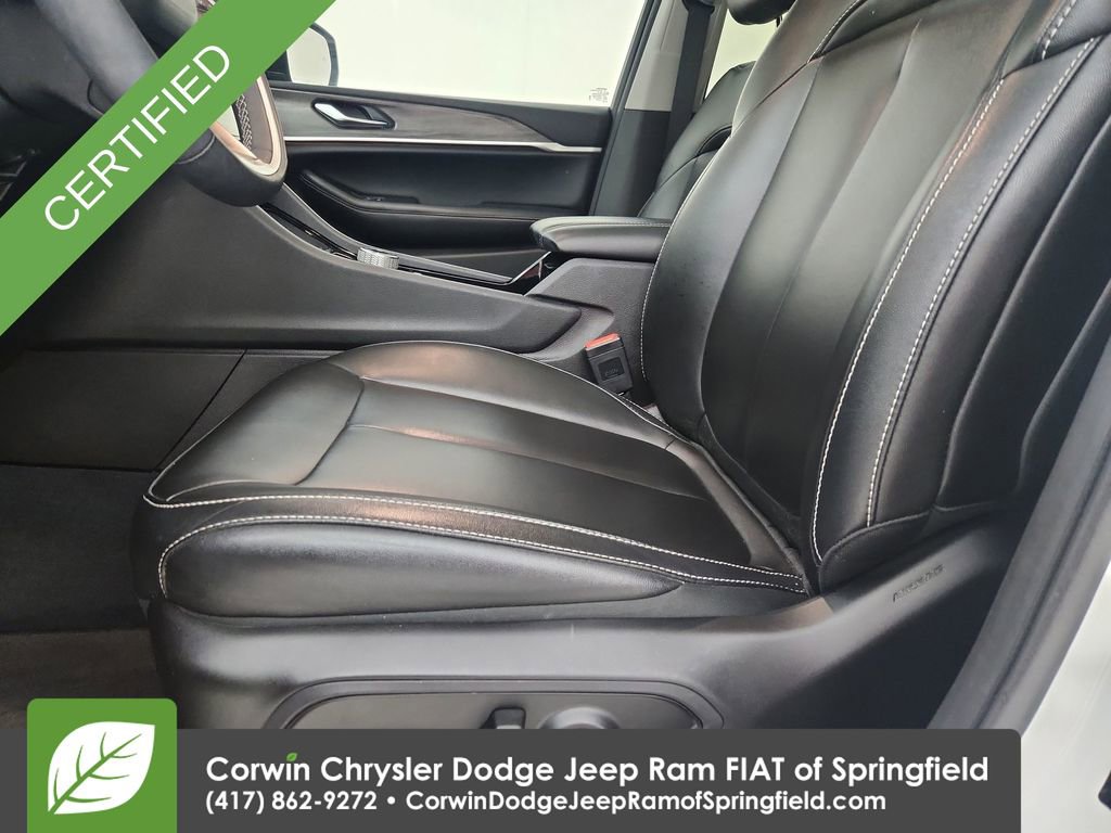 Used 2023 Jeep Grand Cherokee L Limited w/ Trailer Tow Group (B) AWD/4WD image 19