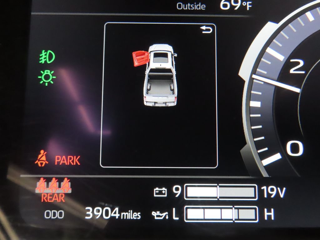 Used 2025 Toyota Tundra Limited AWD/4WD image 15