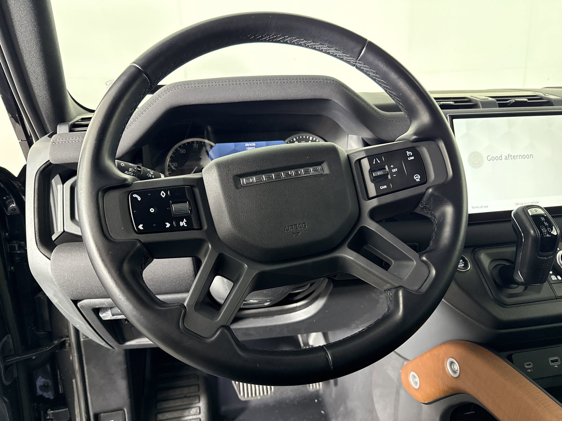 Used 2023 Land Rover Defender 130 X-Dynamic SE image 18