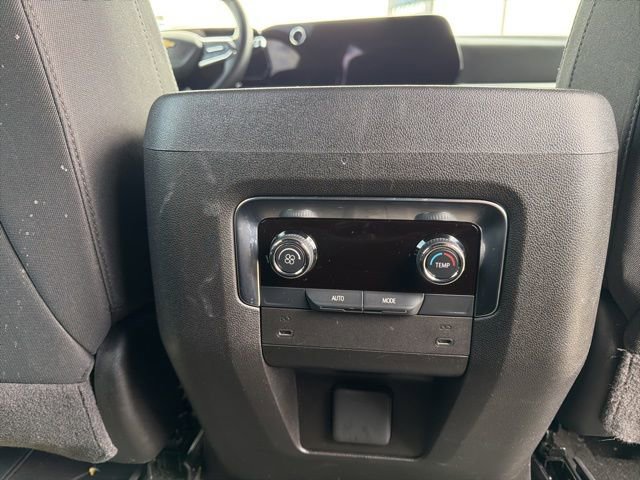 Used 2025 Chevrolet Suburban LS image 15