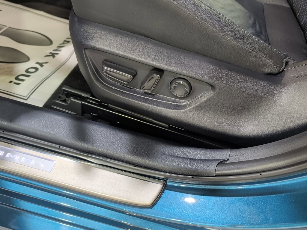 Used 2025 Toyota Camry XSE image 10