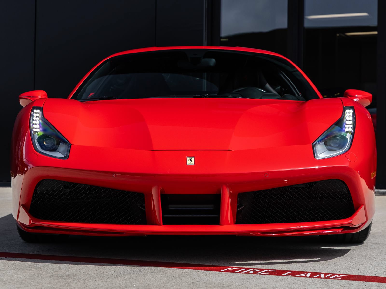 Used 2017 Ferrari 488 GTB RWD image 5