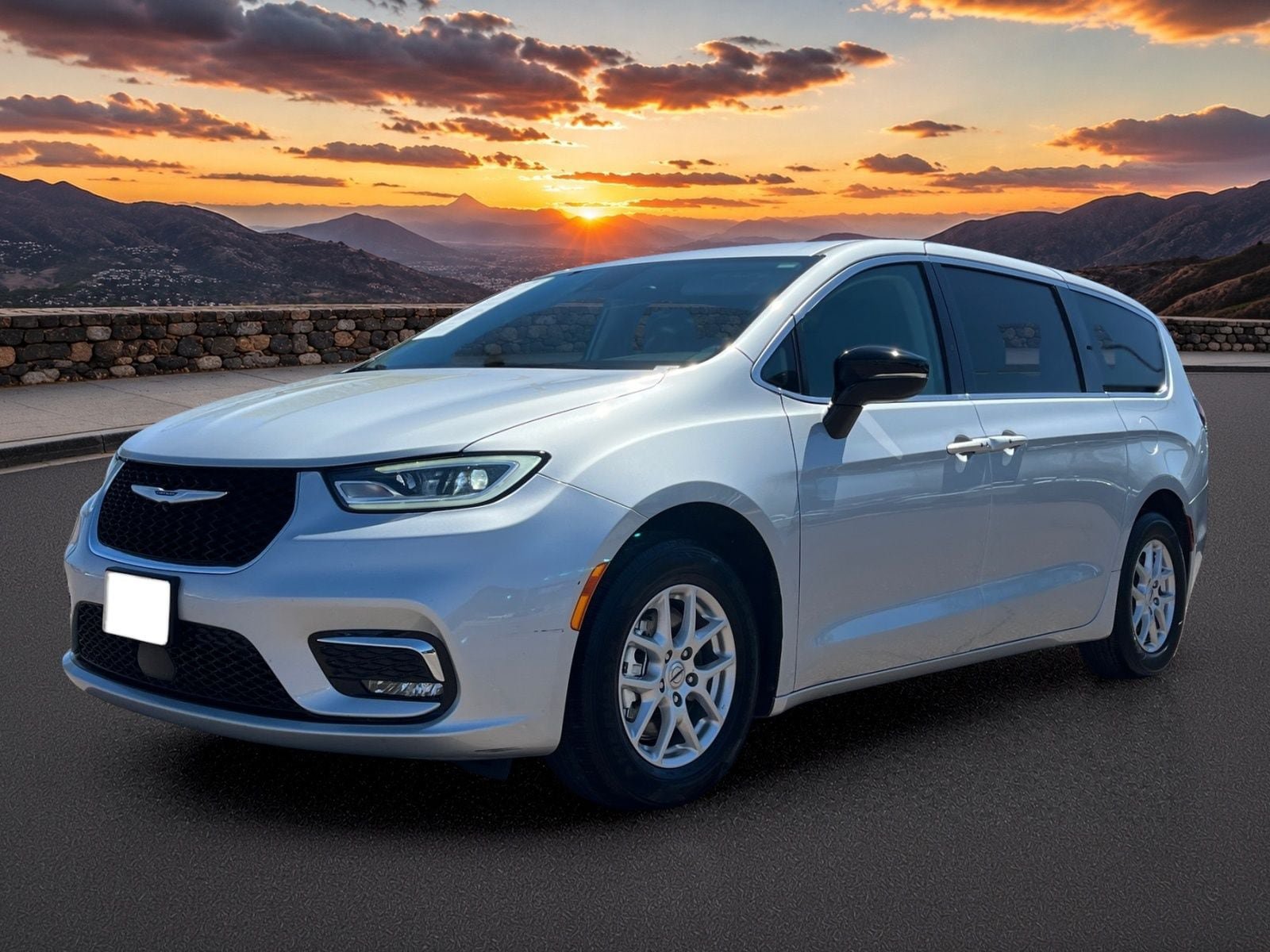 Used 2024 Chrysler Pacifica Touring-L FWD image 2
