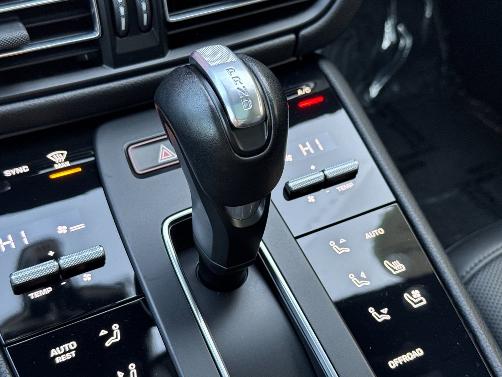 Certified 2022 Porsche Macan image 26