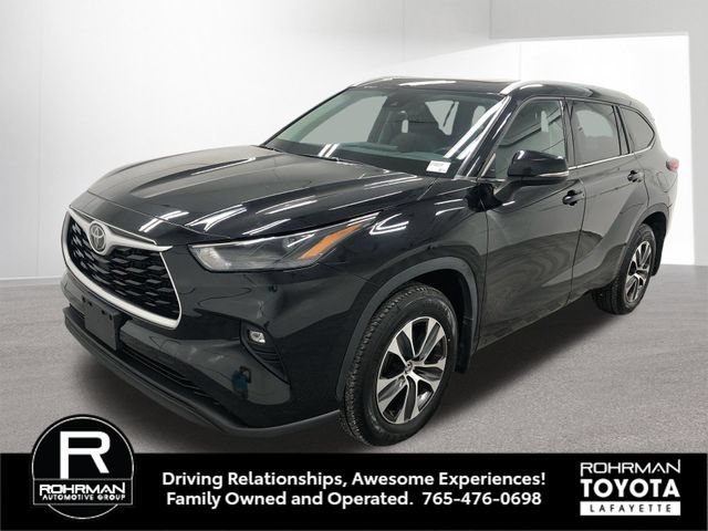 Used 2022 Toyota Highlander XLE AWD/4WD image 2