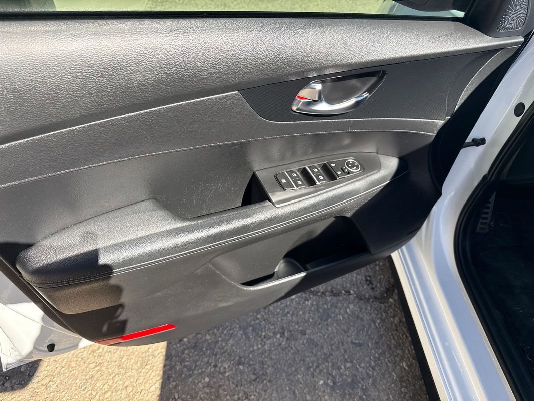 Used 2023 Kia Forte GT-Line w/ GT-Line Premium Package image 9