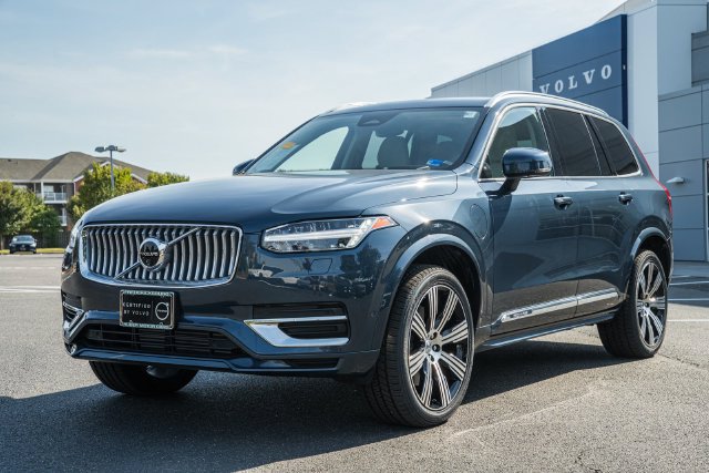 Certified 2024 Volvo XC90 T8 Ultimate w/ Lounge Package AWD/4WD image 3