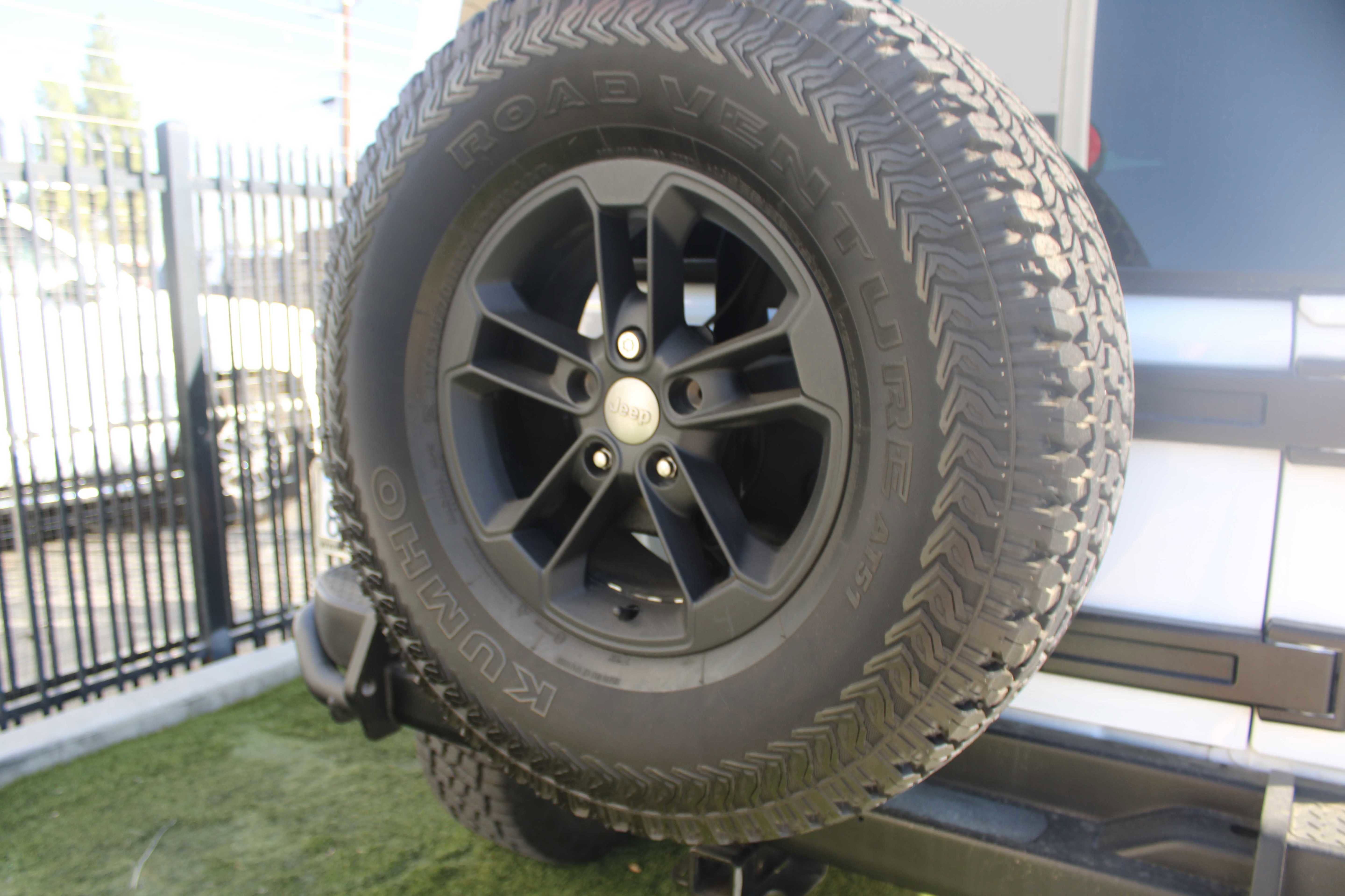 Used 2017 Jeep Wrangler Unlimited Sahara image 36