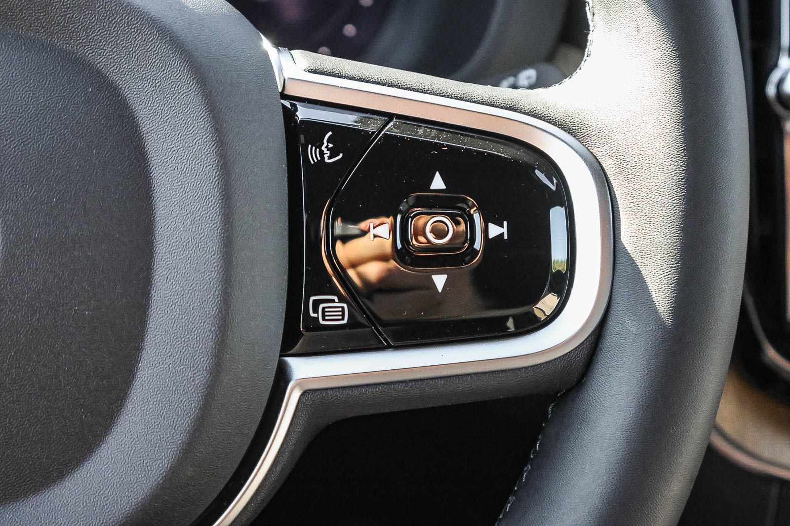 New 2026 Volvo XC60 T8 Plus w/ Climate Package AWD/4WD image 33