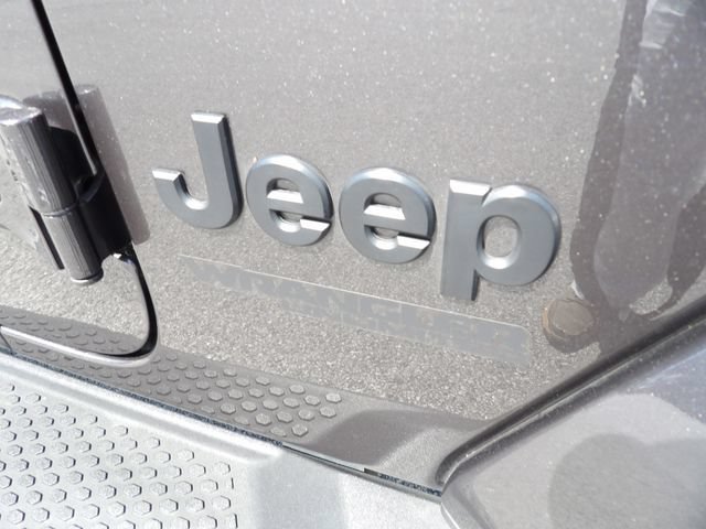 Used 2022 Jeep Wrangler Unlimited Sahara AWD/4WD image 11