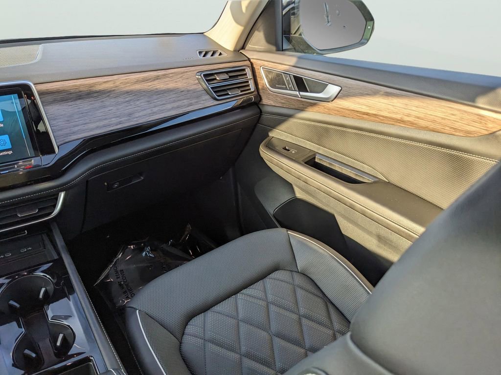 Used 2025 Volkswagen Atlas SEL Premium R-Line image 17