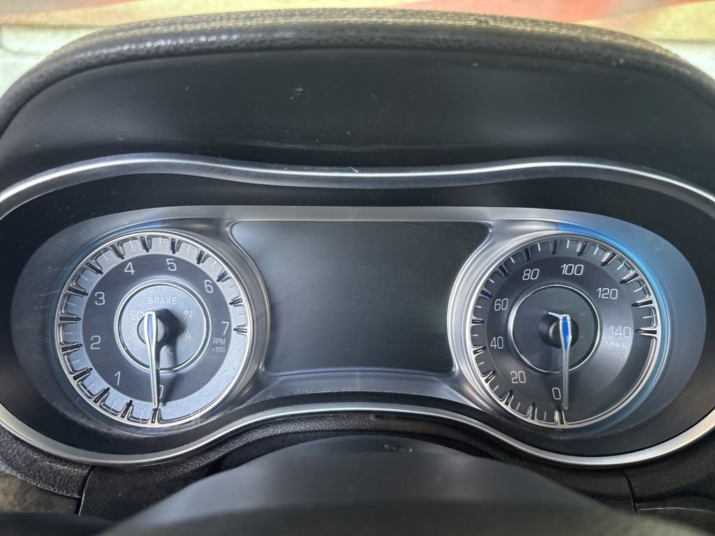 Used 2017 Chrysler 300 C RWD image 12