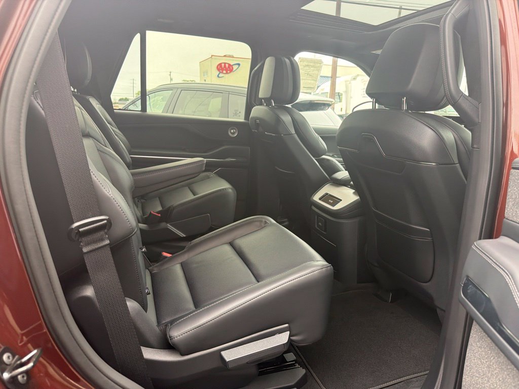 New 2027 Lincoln Navigator Reserve w/ Jet Appearance Package AWD/4WD image 8