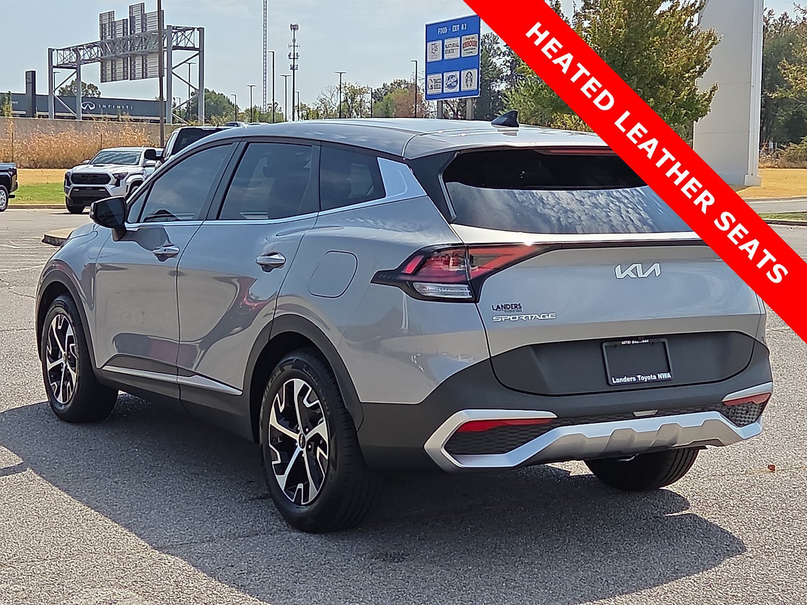 Used 2024 Kia Sportage EX FWD image 4
