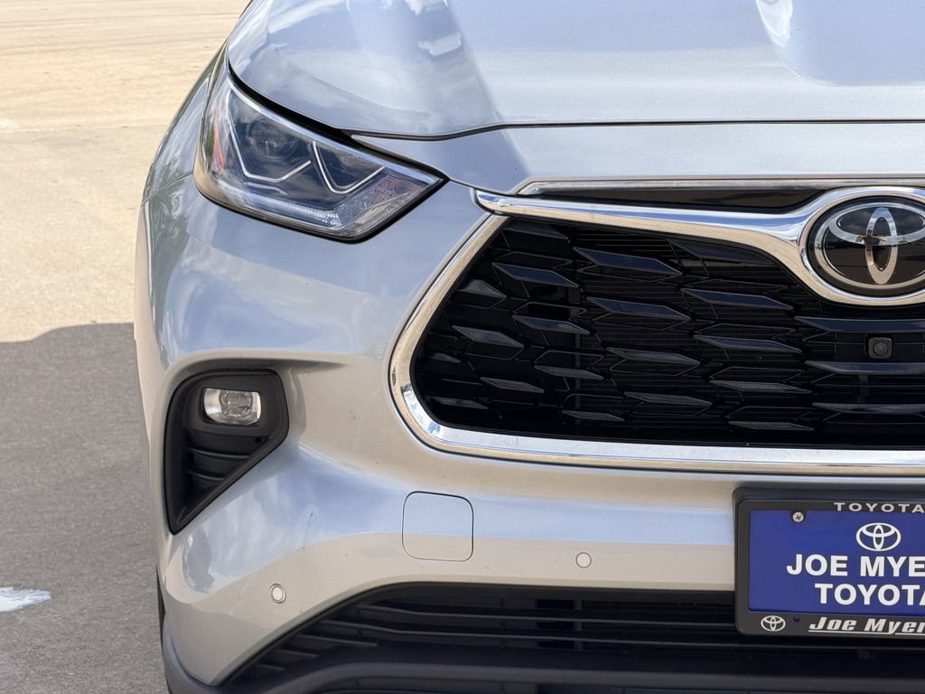 Used 2024 Toyota Highlander Platinum FWD image 5