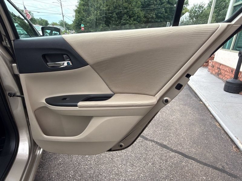 Used 2014 Honda Accord LX image 19