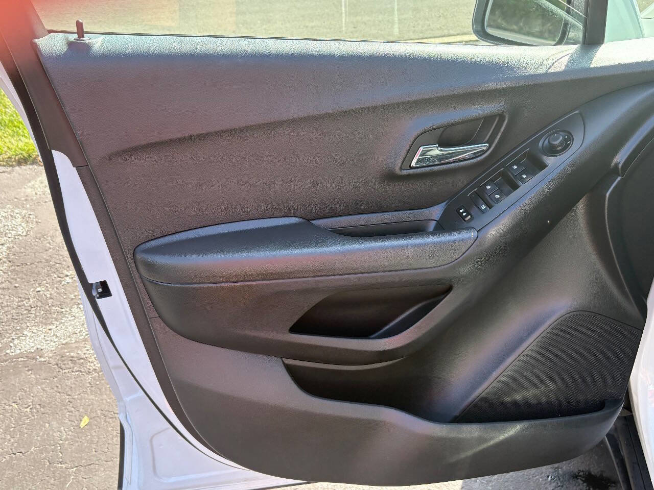 Used 2017 Chevrolet Trax LT w/ LT Convenience Package image 22