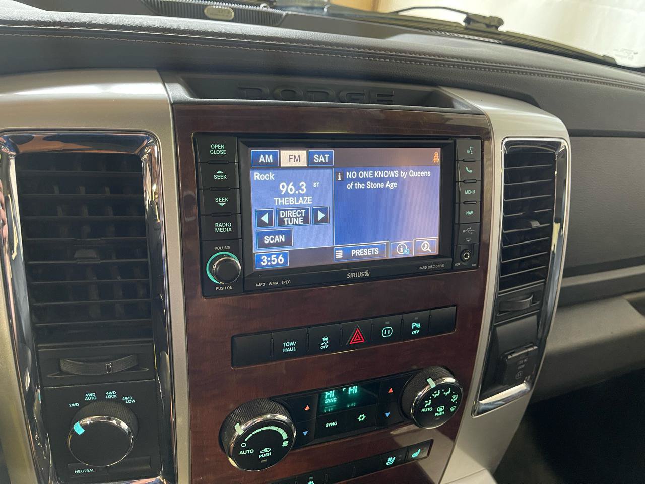 Used 2011 RAM 1500 Laramie AWD/4WD image 32