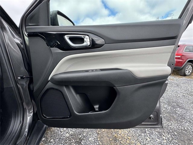 Used 2023 Jeep Compass Limited image 13