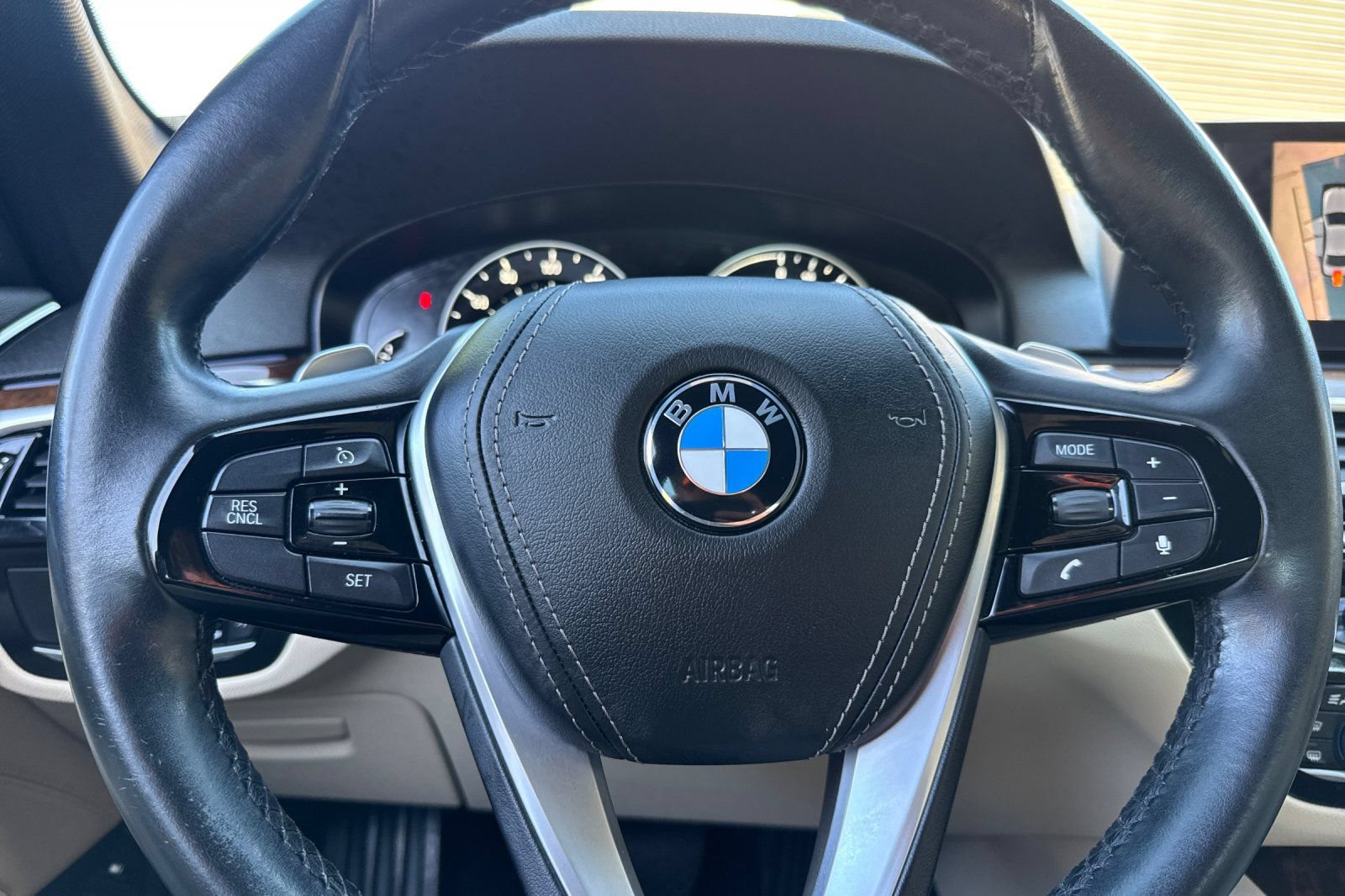 Used 2019 BMW 530e w/ Premium Package RWD image 26