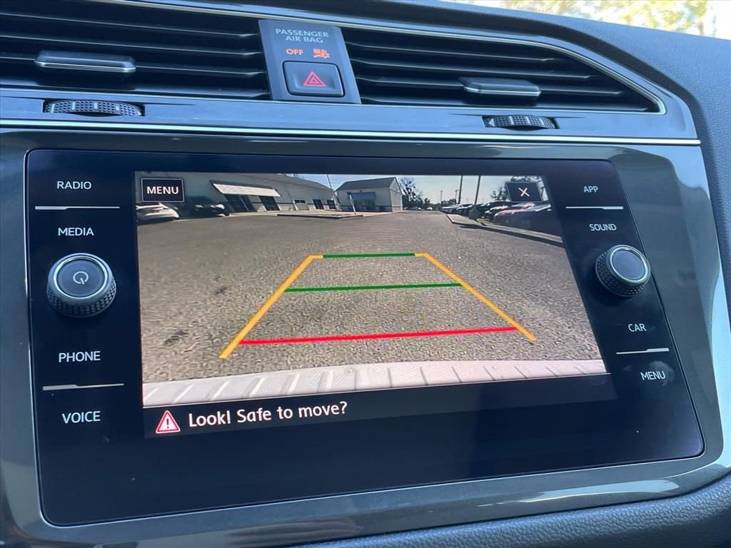 Used 2020 Volkswagen Tiguan SE w/ Panoramic Sunroof Package image 12