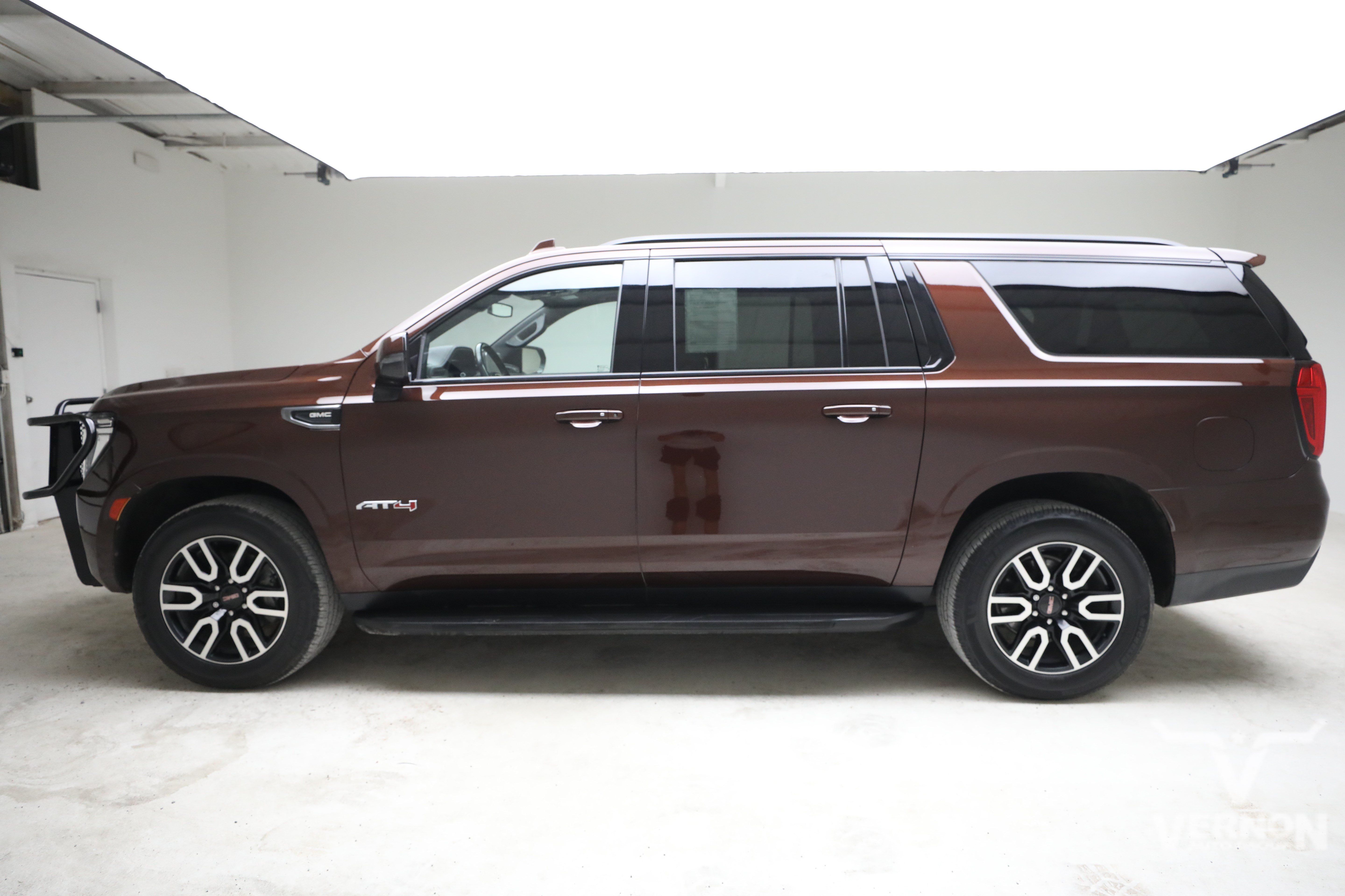 Used 2022 GMC Yukon XL AT4 AWD/4WD image 2
