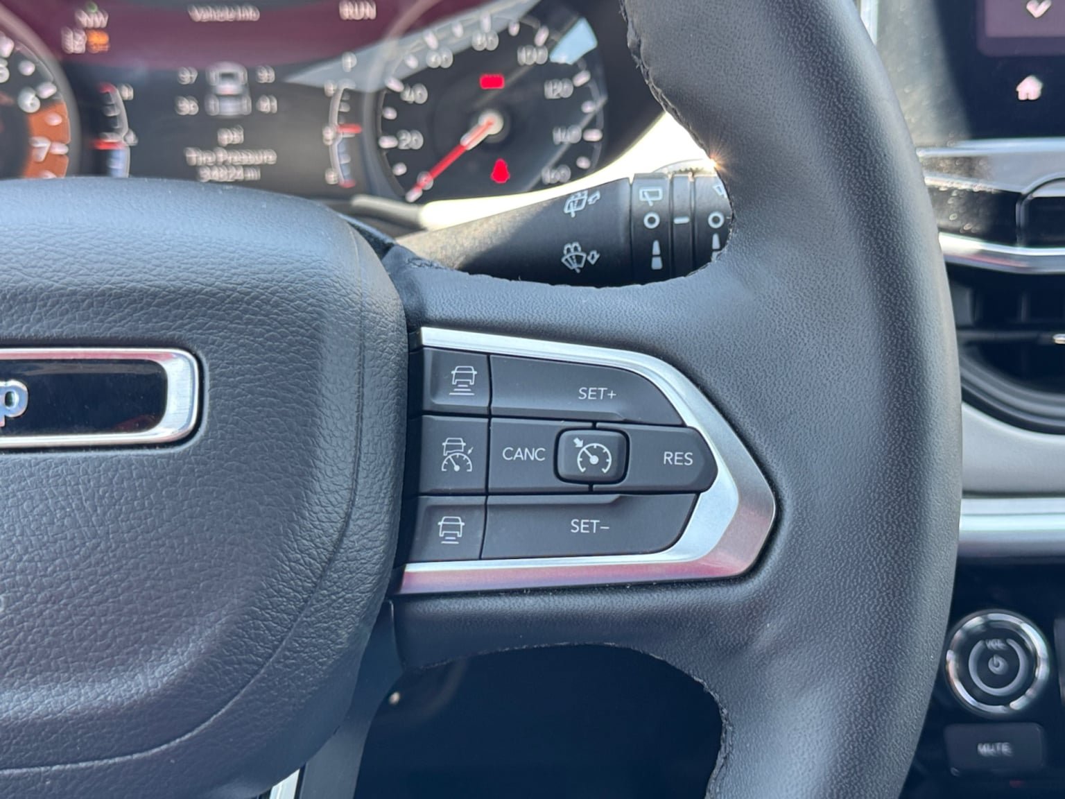 Used 2025 Jeep Compass Limited AWD/4WD image 23