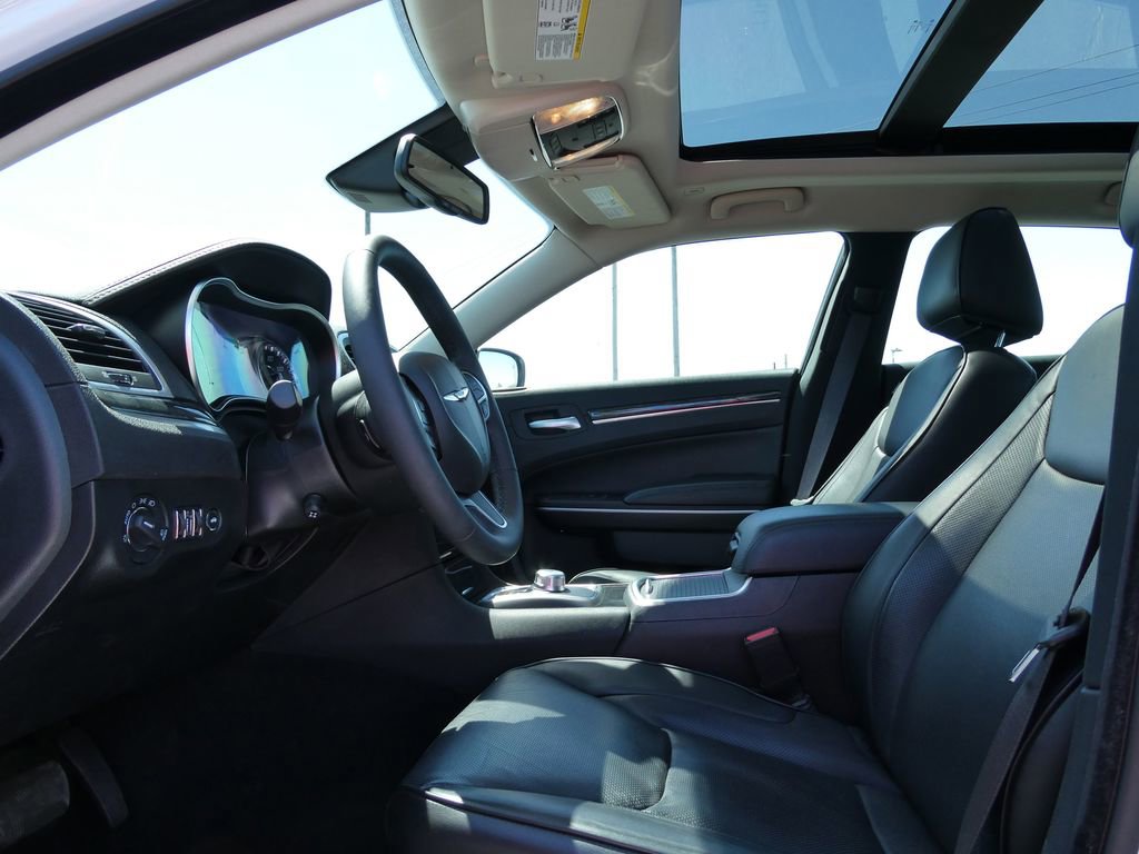 Used 2023 Chrysler 300 Touring L w/ Popular Equipment Group RWD image 20