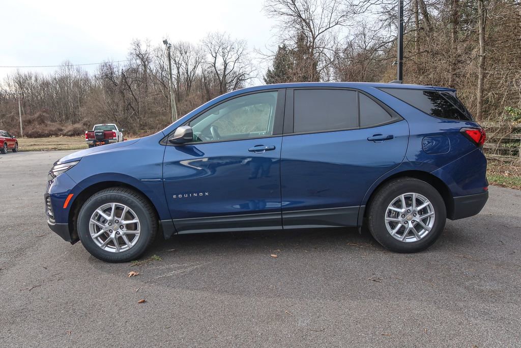 Used 2022 Chevrolet Equinox LS w/ LS Convenience Package image 3
