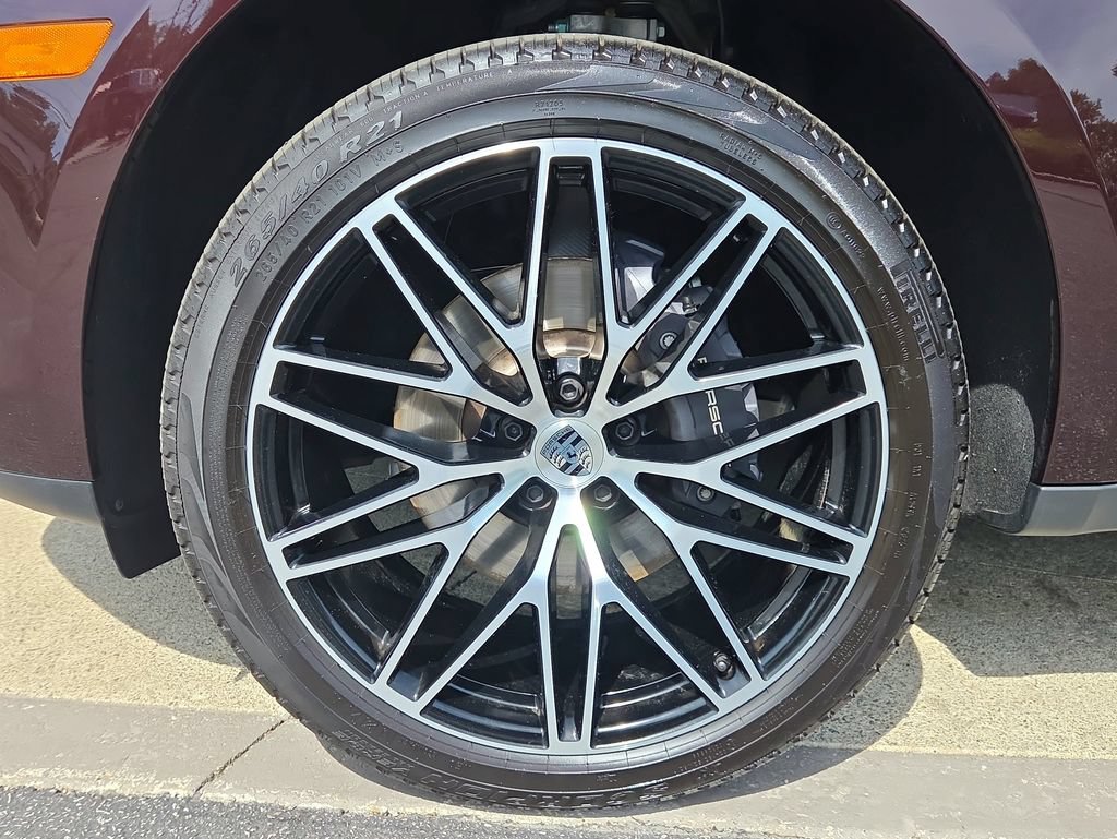 Certified 2026 Porsche Macan AWD/4WD image 24