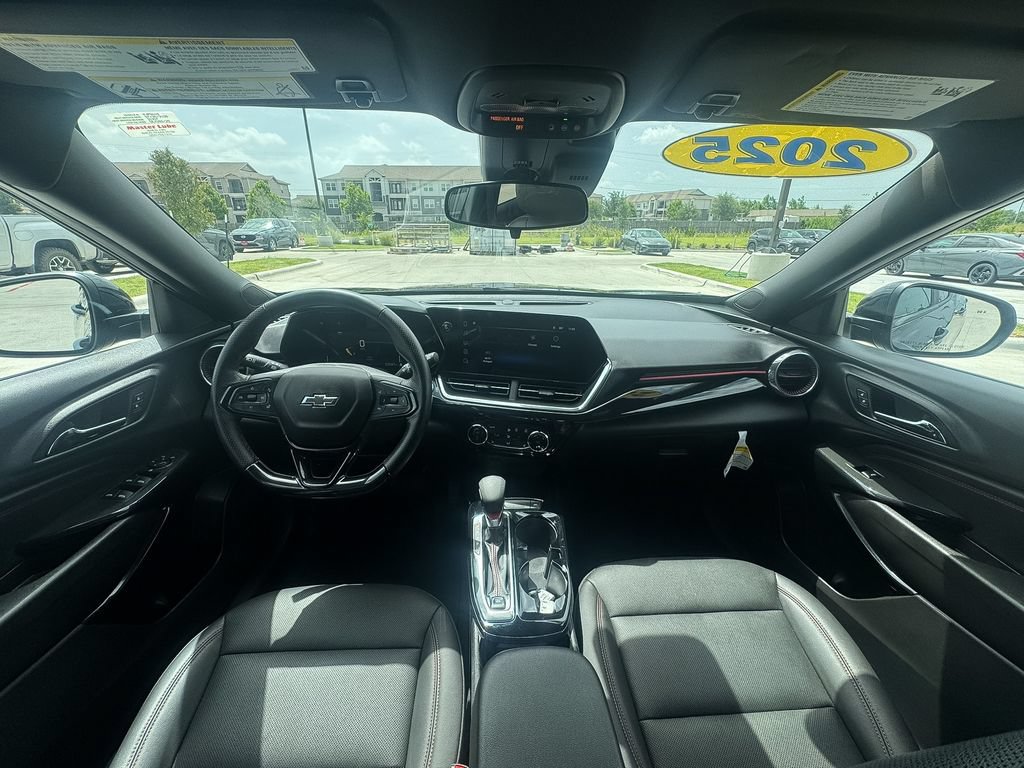 Used 2025 Chevrolet Trax RS w/ Driver Confidence Package FWD image 17