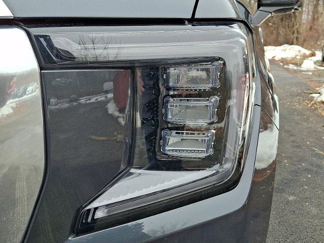 Used 2022 GMC Yukon XL Denali w/ Advanced Technology Package image 9