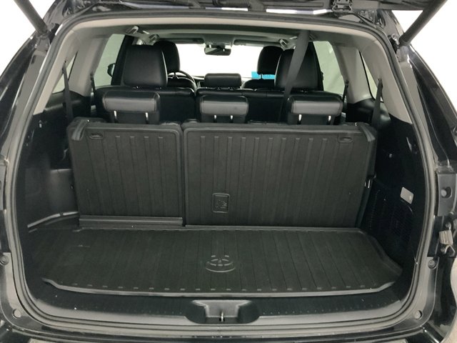 Used 2017 Toyota Highlander XLE AWD/4WD image 8